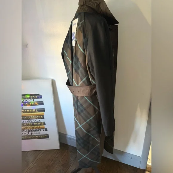 Burberry Bradford Belted-Waist Reversible Trench Coat - Picture 15 of 16